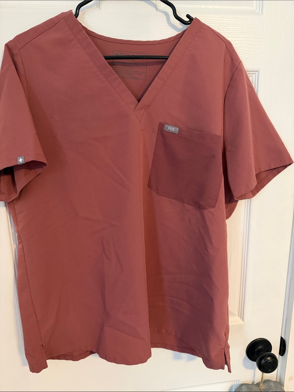 Figs women’s  V-Neck Scrub Top - Dusty Rose size xl